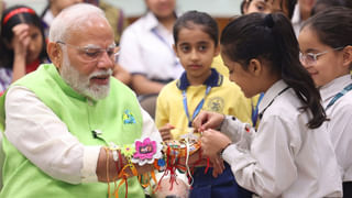 PM Modi: మోదీకి రాఖీ కట్టిన చిన్నారులు.. ప్రధాని ఇంట ఘనంగా రక్షా బంధన్ వేడుకలు.. వీడియో