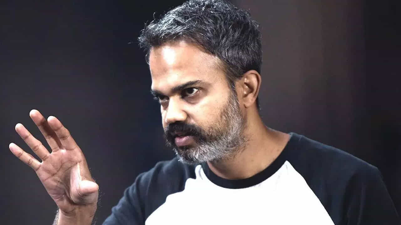 ప్రభాస్ హీరోగా నటించిన సలార్ సినిమా సూపర్ క్లిక్ అయింది. ఇప్పుడు ఈ మూవీ సీక్వెల్కి స్క్రిప్ట్ రెడీ అవుతోంది. మరోవైపు తారక్తో సినిమా షురూ చేసేశారు ప్రశాంత్ నీల్. జోడు గుర్రాల స్వారీ చేయడానికి సిద్ధమవుతున్నారు నీల్. యాక్చువల్గా రీసెంట్ టైమ్స్ లో ఇలాంటి డబుల్ ధమాకాని ఆస్వాదించిన కెప్టెన్ శంకర్.