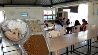 యూట్యూబర్లకు తెలంగాణ పోలీసుల వార్నింగ్.. పిచ్చి వేషాలు వేస్తే తాట తీస్తారట