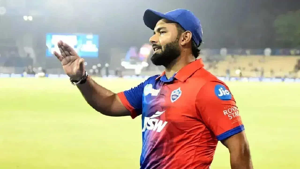 దీంతో ఢిల్లీ క్యాపిటల్స్ జట్టు నుంచి రిషబ్ పంత్ వైదొలగనున్నాడన్న ప్రచారానికి తెరపడింది. రాబోయే సీజన్లో ఢిల్లీ ఫ్రాంచైజీ అట్టిపెట్టుకున్న ఆటగాళ్ల జాబితాలో పంత్ పేరు కూడా ఉన్నట్లు ధృవీకరించారు. ఐపీఎల్ 2025లో కూడా ఢిల్లీ క్యాపిటల్స్ జట్టు కెప్టెన్గా రిషబ్ పంత్ కనిపిస్తాడని చెప్పొచ్చు.