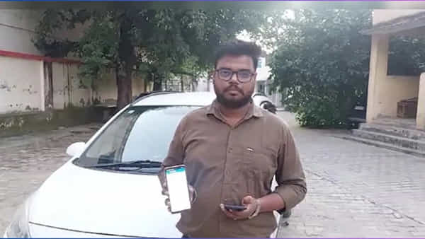 ఇదెక్కడి కర్మ రా సామీ.. హెల్మెట్ లేకుండా కారు నడిపిన డ్రైవర్ కు జరిమానా..! ఎంతో తెలుసా..?