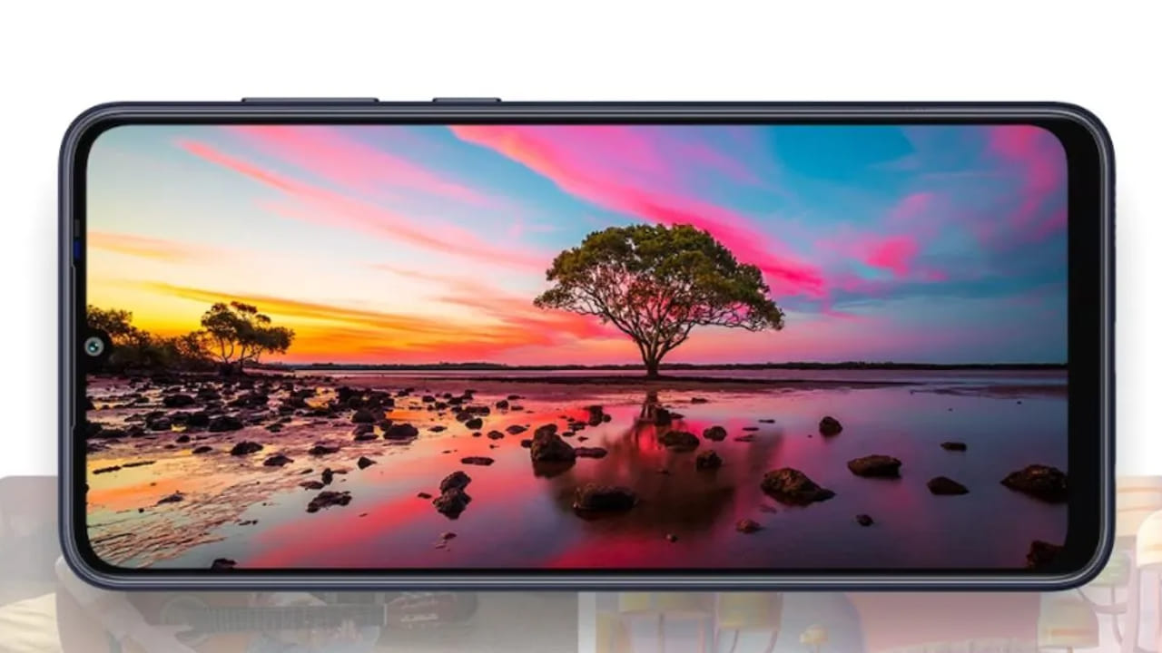 ఫీచర్ల విషయానికొస్తే సామ్సంగ్ గ్యాలక్సీ ఏ06 స్మార్ట్ ఫోన్లో 6.7 ఇంచెస్తో కూడిన డిస్ప్లేను అందించారు. 90Hz రిఫ్రెష్ రేట్ ఈ స్క్రీన్ సొంతం. ఈ ఫోన్లో వాల్యూమ్ రాకర్, ఫింగర్ ప్రింట్ సెన్సార్ను అందించారు.