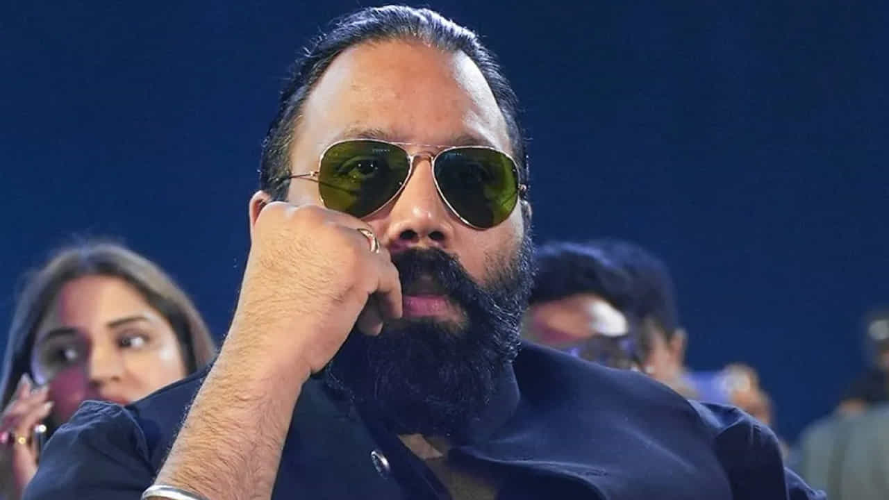 అనుకున్న ప్రకారం ప్రభాస్ టైమ్ కేటాయిస్తే ఓకేగానీ, లేకపోతే మాత్రం స్పిరిట్ని, యానిమల్2ని ఏక సమయంలో తెరకెక్కించాలేమో సందీప్ రెడ్డి వంగా. అదే జరిగితే ఒకేసారి రెండు వెయ్యి కోట్ల ప్రాజెక్టుల బరువు బాధ్యతలు తీసుకోవడానికి మన కెప్టెన్లు గ్రీన్ సిగ్నల్స్ ఇస్తున్నట్టే మరి...