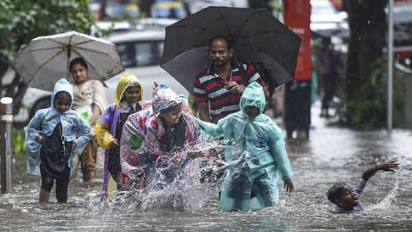 School Holidays: నిండు కుండలా గంగానది.. ఆగస్టు 31 వరకు 76 స్కూళ్లకు సెలవులు ప్రకటించిన ప్రభుత్వం