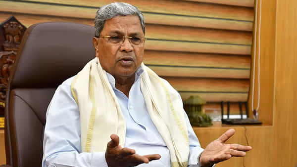 కర్నాటకలో పొలిటికల్ హైడ్రామా.. సీఎంను విచారించేందుకు గవర్నర్ అనుమతి..