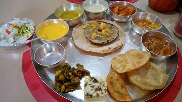 Silver Health Benefits : వెండి కంచంలో తింటే ఎన్ని లాభాలో తెలుసా..? శరీరంలో జరిగేది ఇదే..!