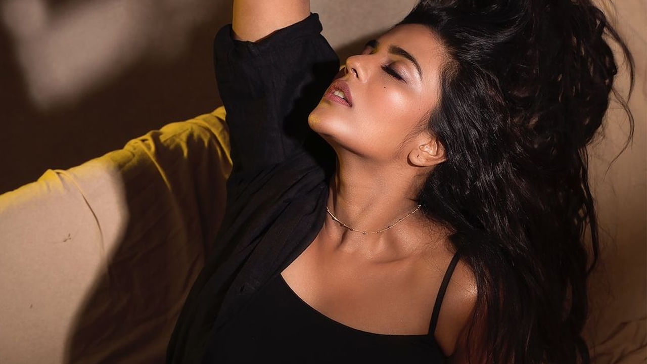 Sizzling Aishwarya Rajesh