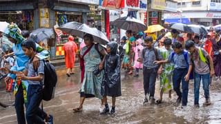 Heavy Rain: కుండపోత వర్షానికి హైదరాబాద్‌‌లో బీభత్సం..  నీటిలో కొట్టుకుపోయిన కారు