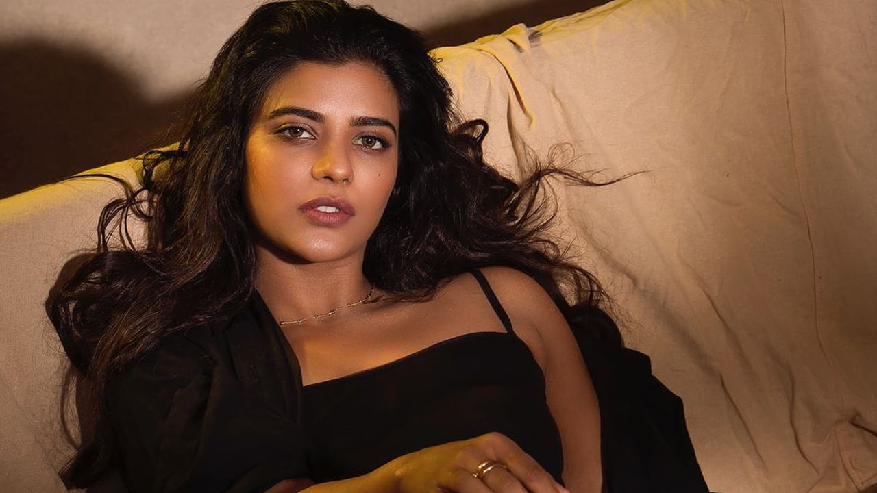 Stunning Aishwarya Rajesh