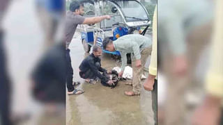 Watch: తాజ్‌మహల్‌ వద్ద గంగా జలంతో అభిషేకానికి యత్నించిన ఇద్దరు వ్యక్తులు.. కారణం ఇదేనట..!