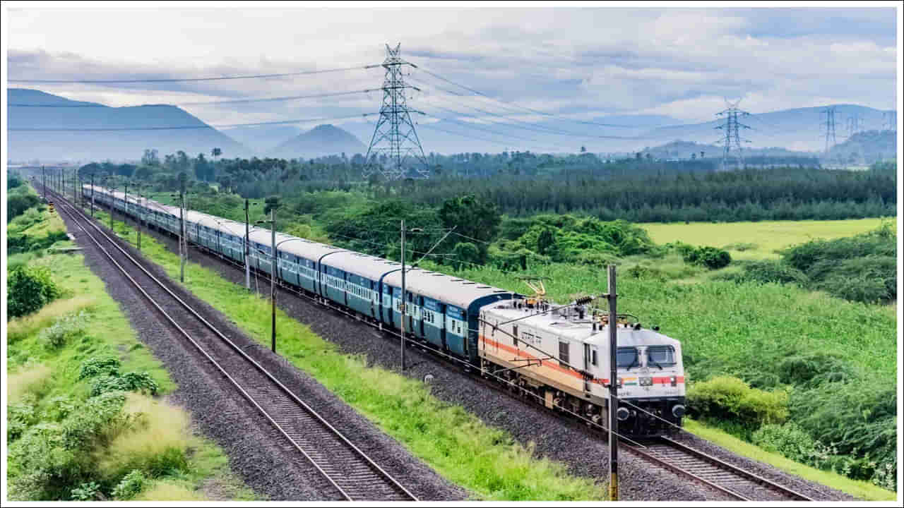 Indian Railways: భారతదేశంలో అత్యంత దూరం ప్రయాణించే రైలు ఏదో తెలుసా? ఏకంగా 4 రోజుల ప్రయాణం