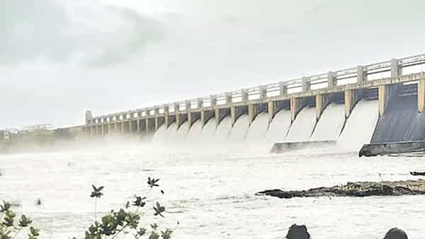 Tungabhadra Dam: తుంగభద్ర డ్యామ్ గేటు మరామత్తులు మొదలు.. తాత్కాలిక గేటు అమర్చేందుకు తీవ్ర ప్రయత్నాలు