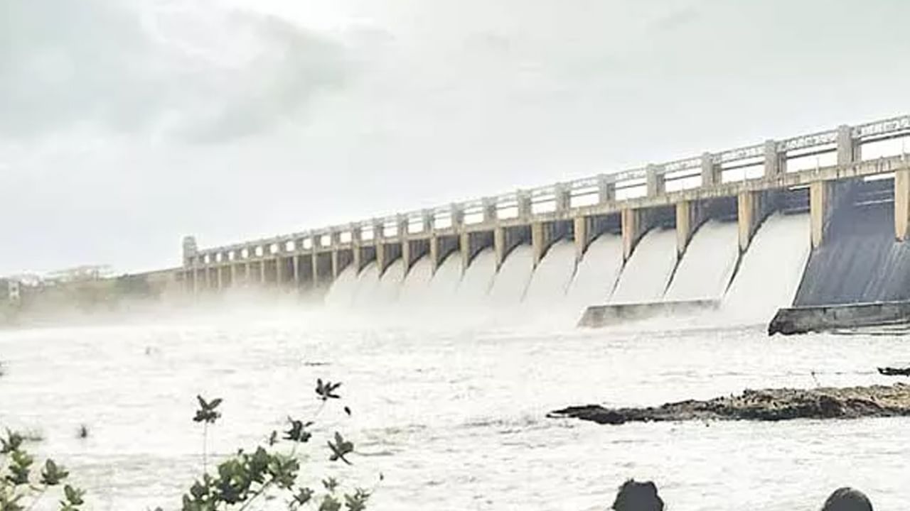 Tungabhadra Dam: తుంగభద్ర డ్యామ్‌ 69 ఏళ్ల చరిత్రలో.. ఫస్ట్‌ టైమ్‌ ప్రమాదం.. ఆందోళనలో రాయలసీమ రైతులు..