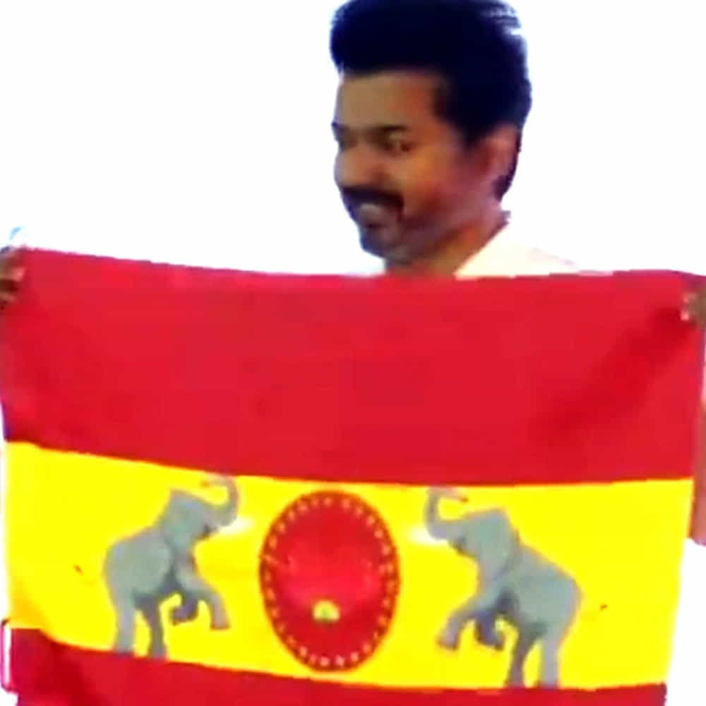 మరి ఇకపై విజయ్ ప్లానింగ్ ఎలా ఉండబోతుంది..? మిగిలిన చోట్ల ఏమో కానీ.. తమిళనాడులో మాత్రం రాజకీయాల్ని సినిమా వాళ్లు ఏలేస్తుంటారు. నాటి ఎంజిఆర్ నుంచి నిన్నమొన్నటి జయలలిత వరకు అంతా సినిమా వాళ్లదే రాజ్యమక్కడ. ఇప్పుడు విజయ్ కూడా అడుగు వేసారు.