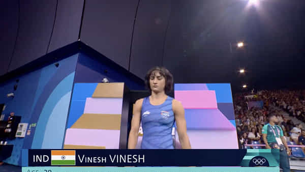 Vinesh Phogat: వినేష్ ఫోగట్పై అనర్హత వేటు.. అసలేంటీ ఆ రూల్.. ఏకిపారేస్తోన్న నెటిజన్లు?