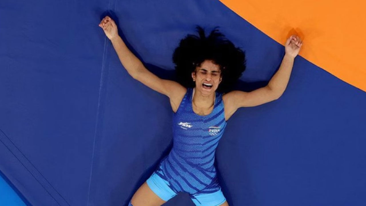 Vinesh Phogat: సెమీస్ తర్వాత చిన్న తప్పిదం.. అకస్మాత్తుగా బరువు పెరిగిన వినేష్ ఫోగట్.. అసలేం జరిగిందంటే?