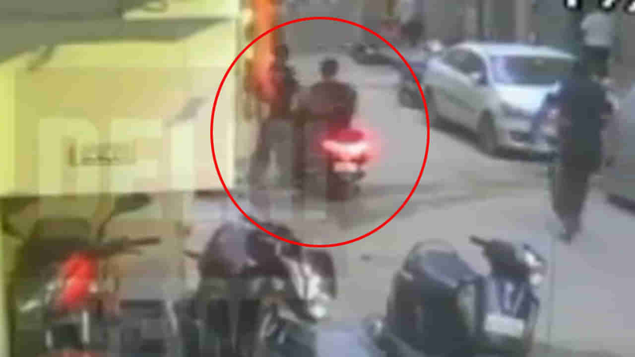 Viral Video: ఏసీ రూపంలో ముంచుకొచ్చిన మృత్యువు.. షాకింగ్‌ వీడియో..