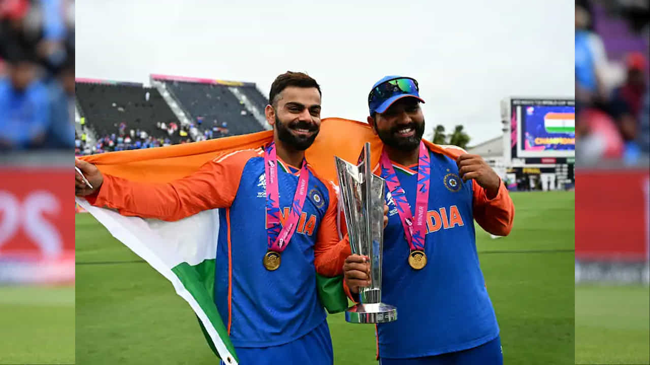 2019 నుంచి ఇప్పటి వరకు క్యాచ్లు జారవిడుచుకోవడంలో విరాట్ కోహ్లీనే భారత నంబర్వన్గా కొనసాగుతున్నాడు. క్రికెట్లోని మూడు ఫార్మాట్లలో ఈ ట్రెండ్ కొనసాగుతోంది. ఇక, మూడు ఫార్మాట్లలో జారవిడిచిన మొత్తం క్యాచ్లను జోడిస్తే, బయటకు వచ్చే ఫిగర్ విరాట్ కోహ్లీ ఎత్తుకు సరిపోయేలా కనిపించడం లేదు. ఈ సంఖ్య చూస్తే ఆశ్చర్యంగా ఉంది.