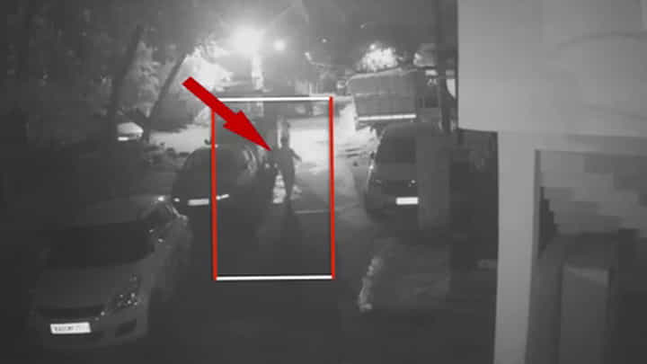 Viral Video: మార్నింగ్ వాక్కు వెళ్లిన మహిళ.. వెనక నుంచి వచ్చిన ఓ వ్యక్తి.. Viral Video: మార్నింగ్ వాక్కు వెళ్లిన మహిళ.. వెనక నుంచి వచ్చిన ఓ వ్యక్తి..