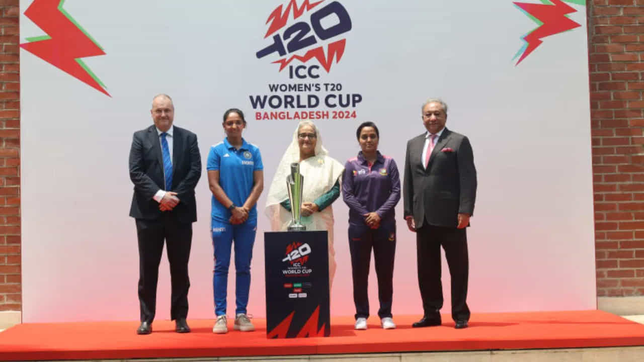 అయితే, టోర్నీని సజావుగా నిర్వహించేందుకు బంగ్లాదేశ్ క్రికెట్ బోర్డు బంగ్లాదేశ్ ఆర్మీ సాయం కోరింది. అయితే, ఈలోగా బంగ్లాదేశ్ క్రికెట్ బోర్డు ఆపరేషన్స్ ప్రెసిడెంట్ జలాల్ యూనస్ కూడా తక్షణమే తన పదవికి రాజీనామా చేశారు. వీటన్నింటి మధ్య, ఆస్ట్రేలియా కెప్టెన్ అలీసా హీలీ బంగ్లాదేశ్లో T20 ప్రపంచ కప్ ఆడటం గురించి కీలక ప్రకటన చేసింది.