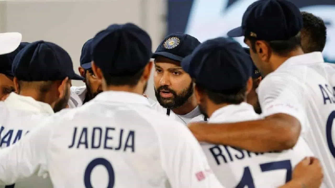 అయితే, ఈసారి వరల్డ్ టెస్ట్ ఛాంపియన్షిప్ ఫైనల్కు 15 రోజుల ముందు ఐపీఎల్ ఫైనల్ను నిర్వహిస్తామని బీసీసీఐ సెక్రటరీ జై షా తెలిపారు. అంటే ఐపీఎల్ ఫైనల్, డబ్ల్యూటీసీ ఫైనల్ మధ్య 15 రోజుల గ్యాప్ ఉంటుంది. ఈ రెండు వారాల్లో టీమ్ ఇండియా వరల్డ్ టెస్ట్ ఛాంపియన్షిప్ ఫైనల్కు సిద్ధమవుతుంది. దీని ద్వారా తొలిసారి డబ్ల్యూటీసీకి పట్టం కట్టేందుకు బీసీసీఐ ప్లాన్ వేసింది.