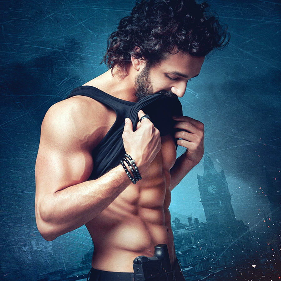 ఇండస్ట్రీకి వచ్చి ఇన్నేళ్లైనా.. గజినిలా దండయాత్ర చేస్తున్నా.. బ్లాక్‌బస్టర్ అనే పదం మాత్రం అఖిల్ చెవిన పడట్లేదు. క్లాస్ మాస్ రొమాన్స్ అన్నీ ట్రై చేసినా ఏదీ వర్కవుట్ కాలేదు. ఏజెంట్‌తో అఖిల్ మార్కెట్ మరింత డౌన్ అయిపోయింది.