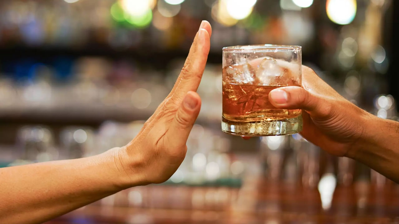 Alcohol: 30 రోజులు మద్యం మానేస్తే ఏమవుతుందో తెలుసా.? శరీరంలో జరిగే మార్పులివే Alcohol: 30 రోజులు మద్యం మానేస్తే ఏమవుతుందో తెలుసా.? శరీరంలో జరిగే మార్పులివే