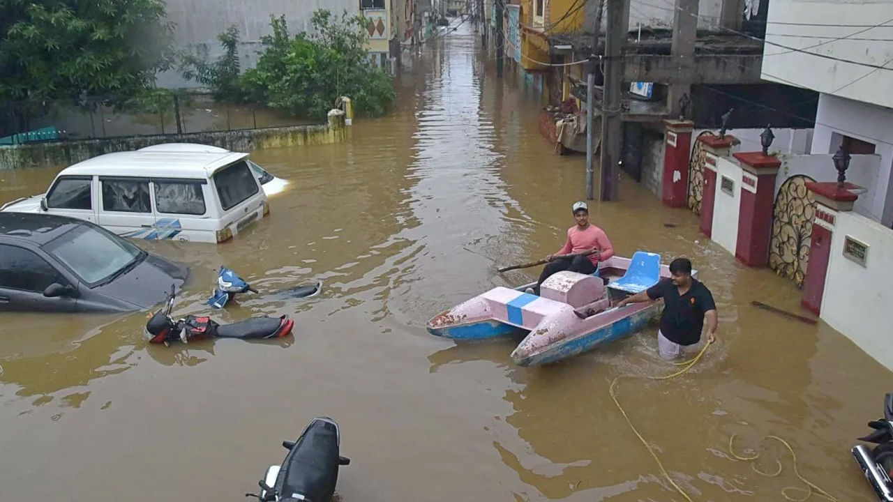 Floods: మీ వాహనాలు.. వరదల్లో మునిగాయా..? ఈ సూచనలు పాటించండి