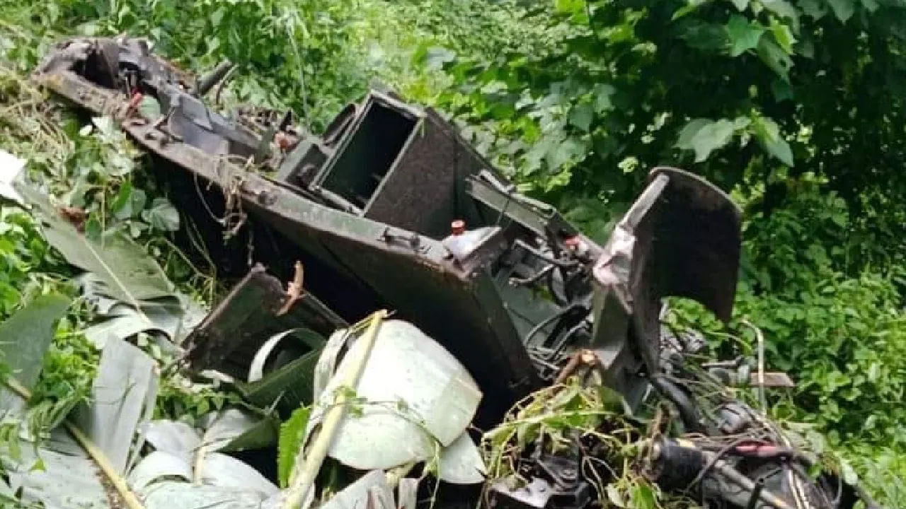 Army Vehicle Accident: సిక్కింలో ఘోర ప్రమాదం.. లోయలో పడిన ఆర్మీ వాహనం, నలుగురు జవాన్లు మృతి..