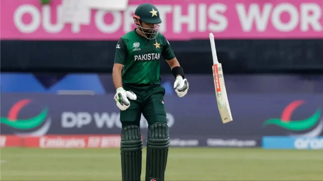 Younis Khan Advises Babar Azam: పాకిస్థాన్ పరిమిత ఓవర్ల కెప్టెన్ బాబర్ ఆజం గత కొన్ని రోజులుగా పేలవమైన ఫామ్‌తో బాధపడుతున్నాడు. దాంతో బాబర్ నాయకత్వాన్ని కోల్పోవాల్సి వచ్చింది. ఆ తర్వాత మళ్లీ కెప్టెన్సీ బాధ్యతలు స్వీకరించిన బాబర్ ఆటలో ఎలాంటి మార్పు రాలేదు.