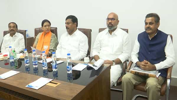బీజేపీలో ఐక్యతా రాగం.. సడెన్గా ఏకమైన ఎంపీ, ఎమ్మెల్యేలు.. అందుకోసమేనా..?