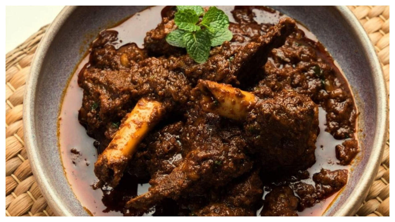 Black Mutton Curry: నోరూరించే బ్లాక్ మటన్ కర్రీ.. ఇలా వండారంటే అదిరిపోతుంది..