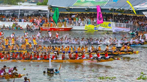 Kerala Boat Festival: పాత పాటలతో హుషారుగా దూసుకెళ్తుంటే ఆ రిథమ్ వేరబ్బా..! కలర్ఫుల్గా పడవల పండుగ