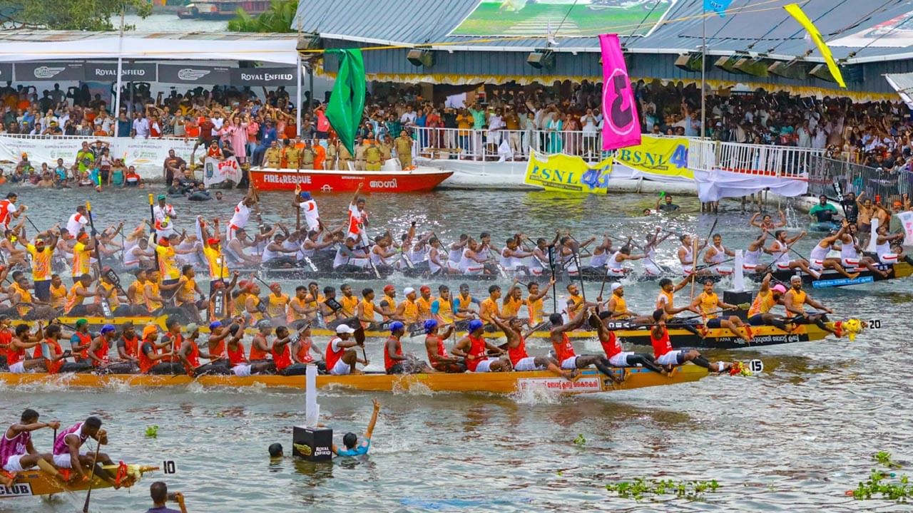 Kerala Boat Festival: పాత పాటలతో హుషారుగా దూసుకెళ్తుంటే ఆ రిథమ్‌ వేరబ్బా..! కలర్‌ఫుల్‌గా పడవల పండుగ