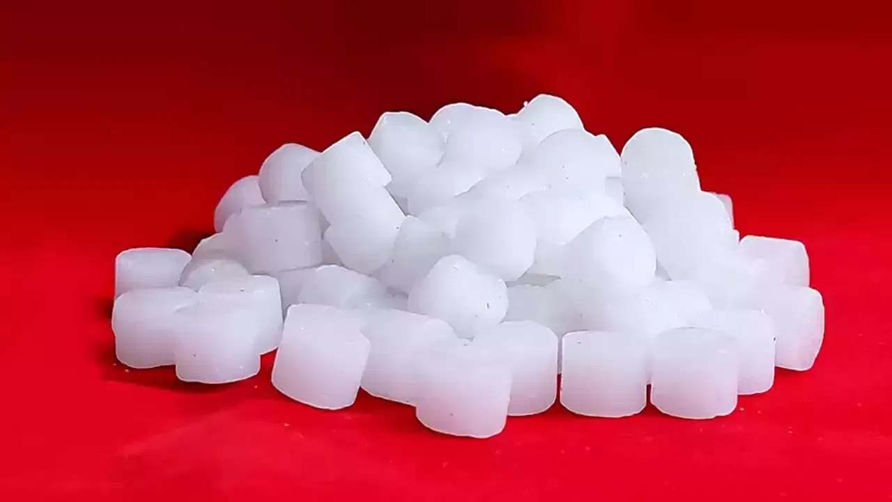 కర్పూరం వాసన చూడటం వల్ల శరీరంలో ఉండే నెగిటివ్ ఎనర్జీ తొలగిపోతుంది. శరీరంలోని కణాలు యాక్టివ్ అవుతాయి. దీంతో పాజిటివ్ శక్తి నెలకొంటుంది. కర్పూరం వినియోగించడం వల్ల ఎన్నో ఉపయోగాలు ఉన్నాయి.

(NOTE: ఇంటర్నెట్‌లో సేకరించిన సమాచారం ఆధారంగా ఈ వివరాలు మీకు అందించటం జరిగింది. ఇందులోని అంశాలు కేవలం అవగాహన కోసం మాత్రమే. తదుపరి జరిగే ఎలాంటి పరిణామాలకు TV9 Telugu.com బాధ్యత వహించదు.)
