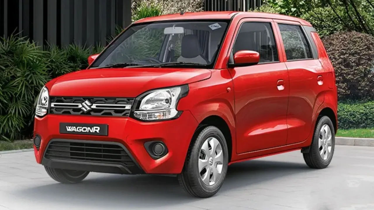 Maruti Suzuki Wagon R: ఆటోమేటిక్ గేర్‌బాక్స్‌తో మారుతి సుజుకి వ్యాగన్ఆర్ రూ. 53,000 వరకు తగ్గింపుతో లభిస్తుంది. మ్యాన్యువల్ గేర్‌బాక్స్ వేరియంట్‌లపై రూ.48,100 వరకు తగ్గింపు ఉంది. దీని ప్రారంభ ఎక్స్-షోరూమ్ ధర రూ.5.55 లక్షలు. (Maruti Suzuki)