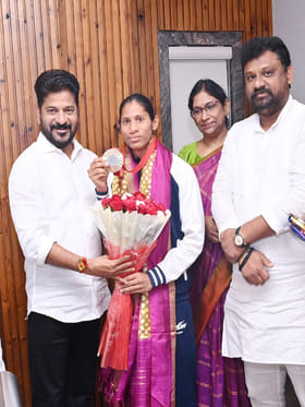 రూ. కోటితోపాటు గ్రూప్ 2 ఉద్యోగం.. దీప్తిపై సీఎం రేవంత్ వరాల జల్లు