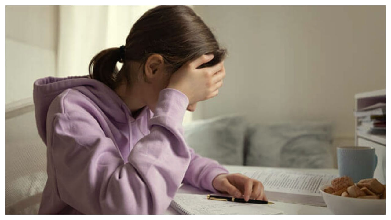 మీరు ఏకాగ్రత పెట్టకపోవడానికి కూడా కారణం ఉంది. సాధారణంగా శరీరం ఆరోగ్యంగా ఉండాలంటే చాలా పోషకాలు అవసరం. వాటిల్లో ఫ్యాటీ యాసిడ్స్ కూడా అవసరమే. ఎందుకంటే మనం తీసుకున్న ఆహారాన్ని సంగ్రహణకు ఫ్యాటీ యాసిడ్స్ అవసరం.