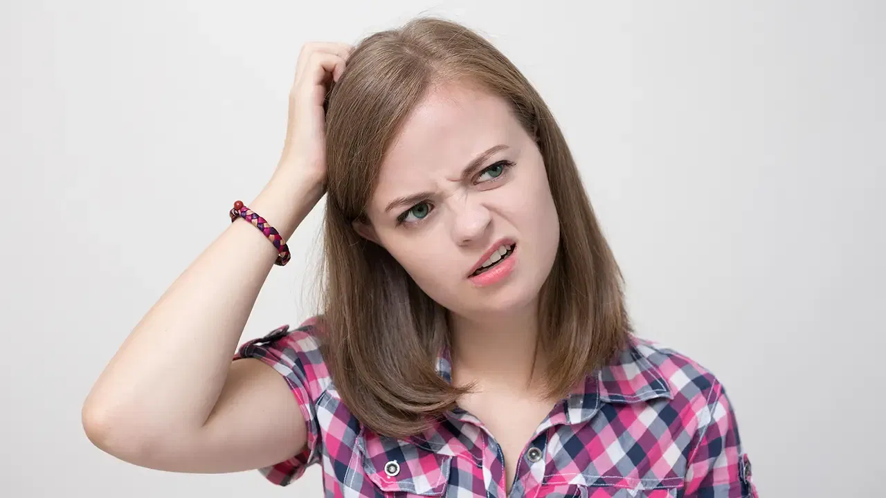 శరీరంలో ఓమేగా ఫ్యాటీ యాసిడ్స్ లోపిస్తే ఆరోగ్య పరంగానే కాదు మానసికంగా కూడా ఎఫెక్ట్ పడుతుంది. వీటి ప్రభావం నేరుగా గుండె ఆరోగ్యం, బ్రెయిన్పై పడుతుంది. దీంతో ఏ విషయంపైన కూడా సరైన విధంగా ధ్యాస ఉంచరు. కొద్ది సమయానికే చికాకు అనేది వస్తుంది.