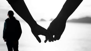 Vizag: బాత్రూంలో అలజడి.. ఏంటా అని వెళ్లి చూడగా.. 2 తలలతో..