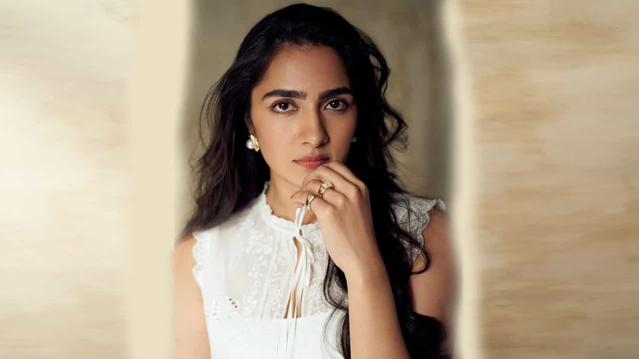 ప్రారంభంలో థియేటర్ ఆర్టిస్ట్ గా కెరీర్ మొదలుపెట్టింది. తర్వాత నటి కావాలన్న ఆసక్తితో సినిమాల్లోకి వచ్చింది. 2019 బీర్బల్ త్రైలోజి జి కేస్ 1: ఫైండింగ్ వజ్రముని అనే సినిమాతో చలనచిత్ర అరంగేట్రం చేసింది. అదే ఏడాది ఆప్ స్టైర్స్ సినిమాలో కనిపించింది.