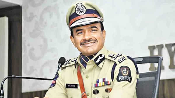 CV Anand: రేవంత్ సర్కార్ కీలక నిర్ణయం.. హైదరాబాద్ సీపీగా మళ్లీ సీవీ ఆనంద్..