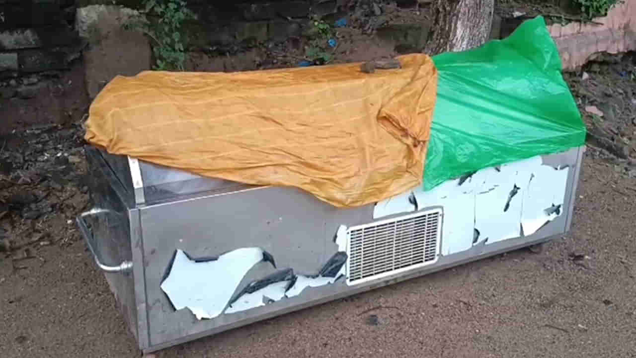 Telangana: అందరూ ఉన్నా 2 రోజులు నిలిచిన వ్యక్తి అంత్యక్రియలు.. ఎందుకంటే..?