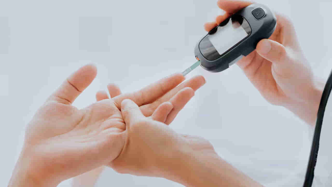 Diabetes: డయాబెటిస్‌ బాధితులు స్వీట్లకే కాదు.. వీటికి కూడా దూరంగా ఉండాలి