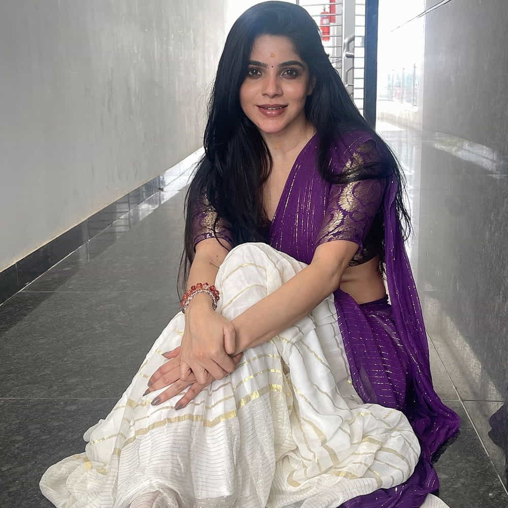 కానీ కాలేజీ రోజుల్లో తన శరీరాకృతి గురించి ఎన్నో విమర్శలు వచ్చాయని.. తనను బాడీ షేమింగ్ చేస్తూ ఆట పట్టించేవారని గతంలో ఓ ఇంటర్వ్యూలో చెప్పుకొచ్చింది. కానీ ఇప్పటికే ఈ బ్యూటీకి సోషల్ మీడియాలో ఓ రేంజ్ ఫాలోయింగ్ ఉంది.