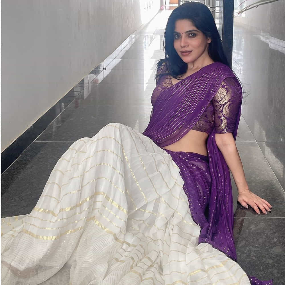 సినీరంగంలో తనకంటూ ఓ గుర్తింపు తెచ్చుకోవాలని ఎన్నో ఆశలతో ఇండస్ట్రీలోకి అడుగుపెట్టింది. కానీ కెరీర్ ప్రారంభంలో బాడీ షేమింగ్ కామెంట్స్, ఎన్నో అవమానాలు ఎదుర్కొంది. కానీ ఒక్క సినిమాతో తన క్రేజ్ ఊహించని విధంగా మార్చుకుంది ఈ హీరోయిన్. తనే దివ్య భారతి.