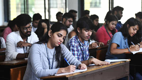 DSC Free Coaching: ఉచిత డీఎస్సీ శిక్షణకు ప్రభుత్వ ప్రకటన.. వసతి, భోజనం, మెటీరియల్ ఫ్రీ.. ఫ్రీ..!