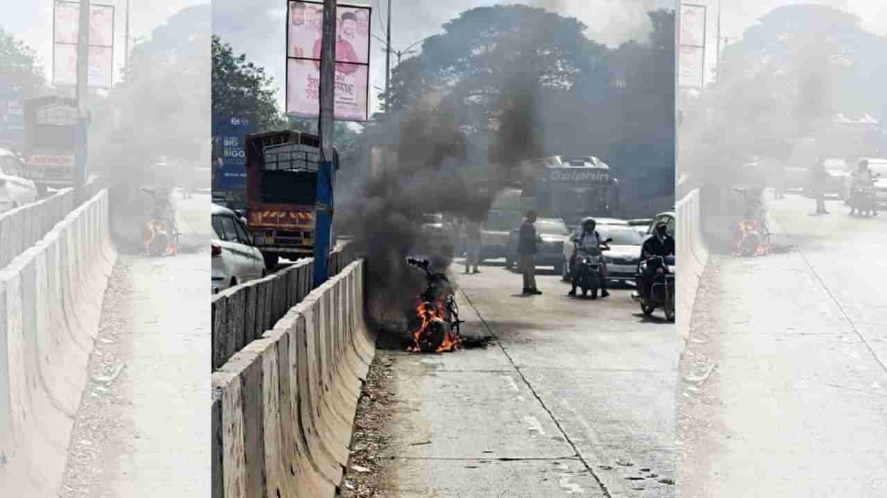 EV Scooter Firing: వినియోగదారుల గుండెల్లో ఈవీ స్కూటర్ల మంటలు.. పూణే వెలుగులోకి మరో ఘటన