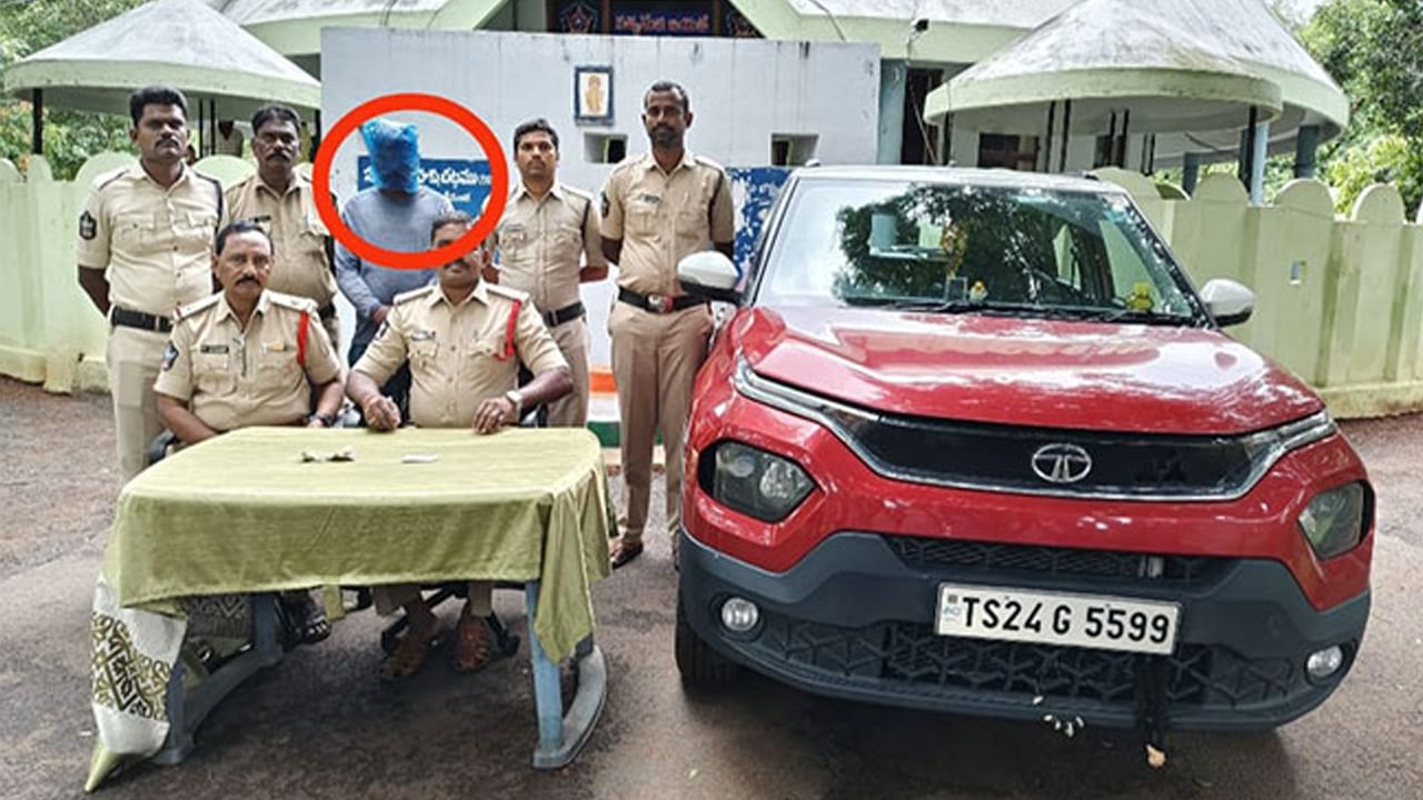 Srisailam: మల్లన్న గుడిలో నకిలీ పోలీస్ రుబాబు.. వీఐపీ మర్యాదలు కావాలంటూ పోలీసులకు పురమాయింపు!