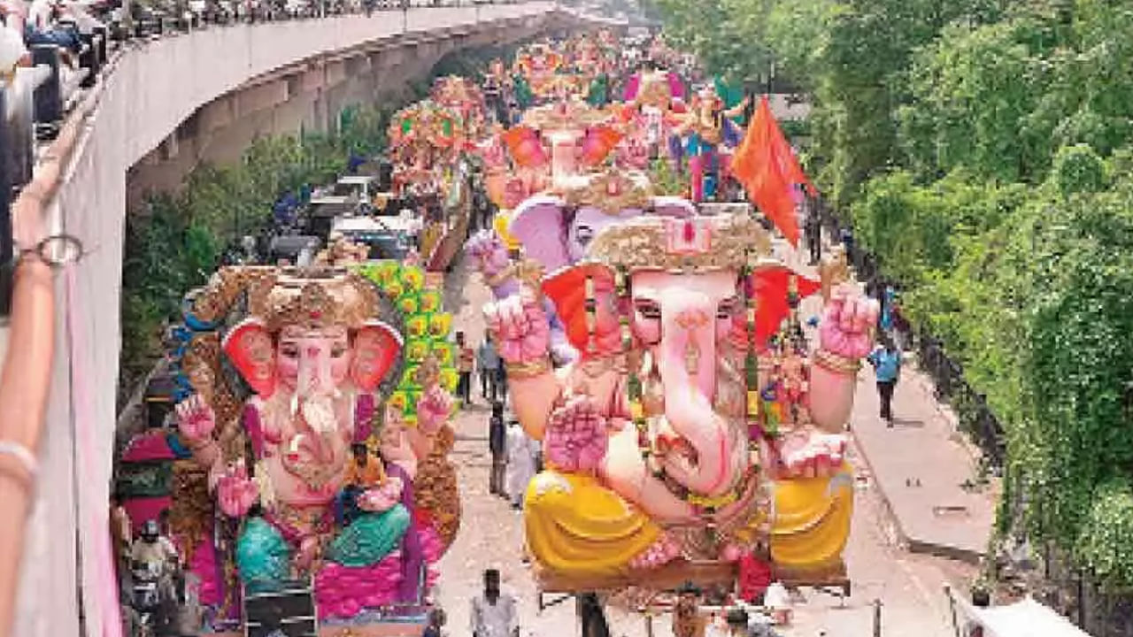 Hyderabad: బై బై గణేశా… గంగమ్మ ఒడికి బొజ్జ గణపయ్యలు.. హుస్సేన్ సాగర్ చుట్టూ 3వేల మంది పహారా Ganesh Idol Immersion